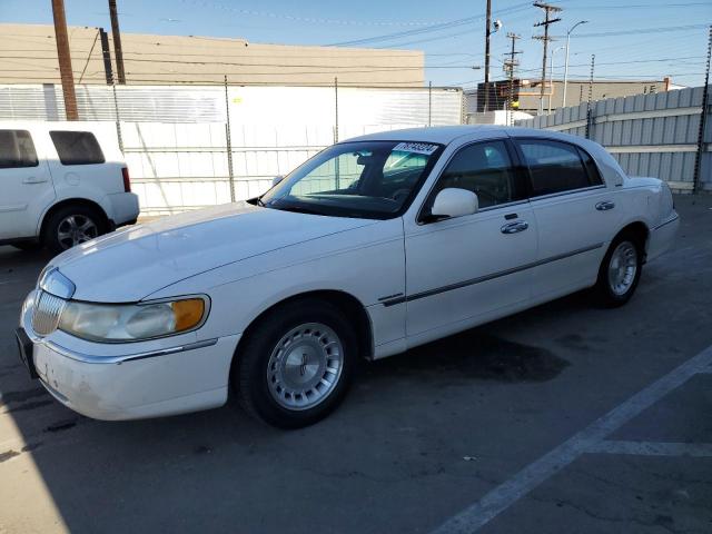  Salvage Lincoln Towncar