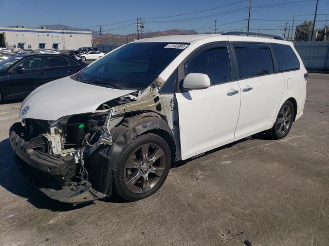  Salvage Toyota Sienna