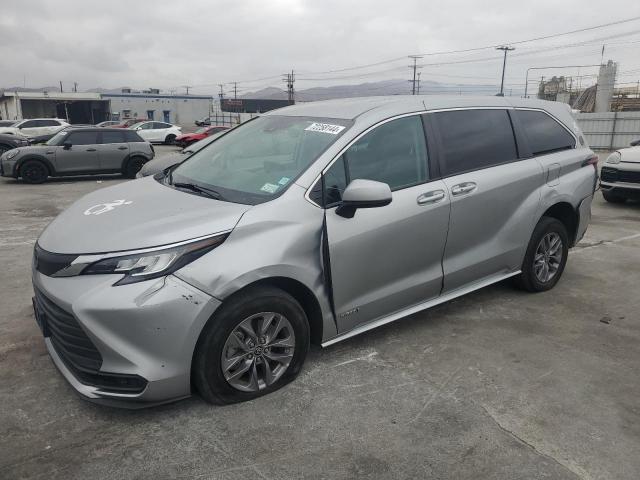  Salvage Toyota Sienna