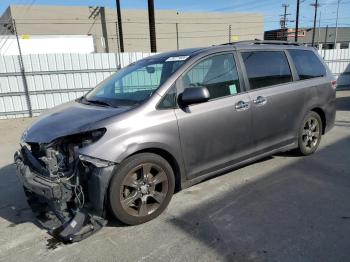  Salvage Toyota Sienna