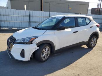  Salvage Nissan Kicks