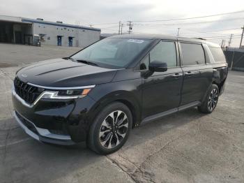  Salvage Kia Carnival