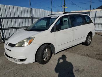  Salvage Toyota Sienna