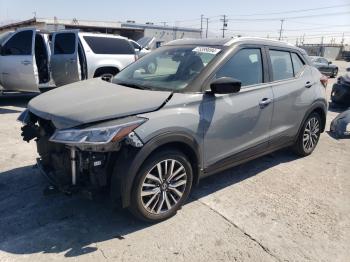  Salvage Nissan Kicks