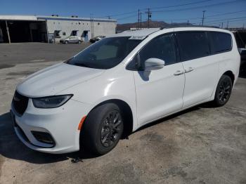  Salvage Chrysler Pacifica