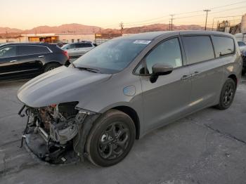  Salvage Chrysler Pacifica