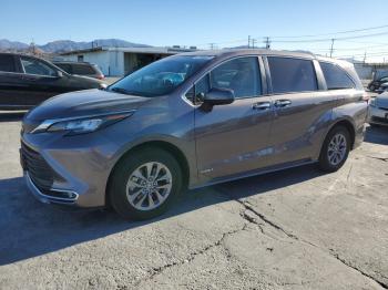  Salvage Toyota Sienna