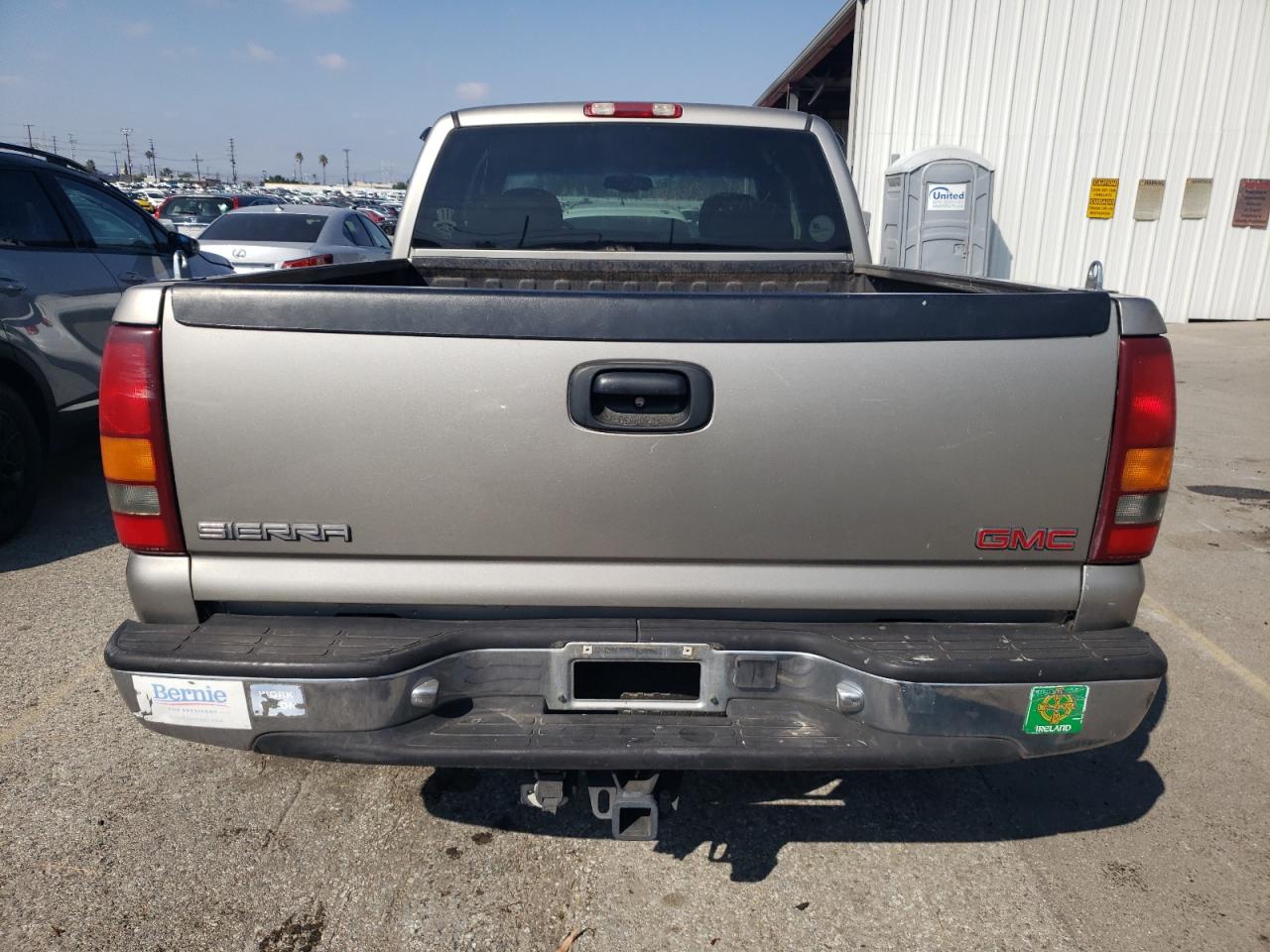GMC Sierra C1500 Image 11