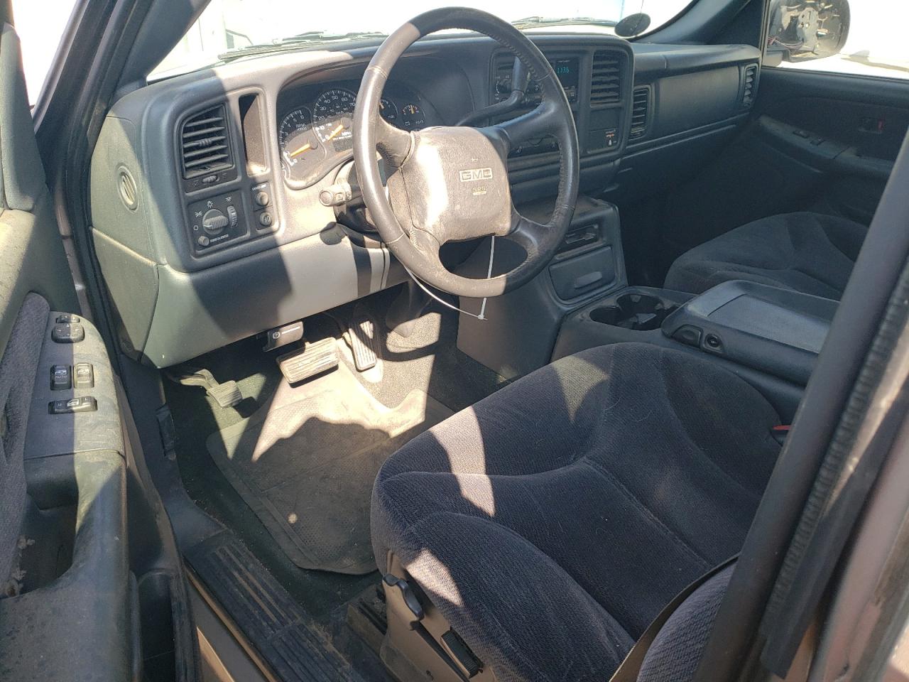 GMC Sierra C1500 Image 9