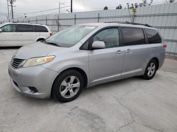  Salvage Toyota Sienna