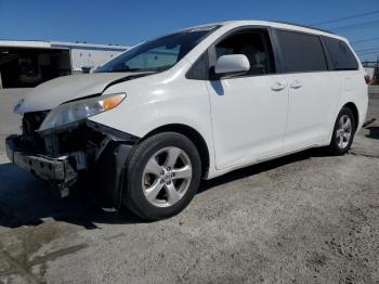  Salvage Toyota Sienna