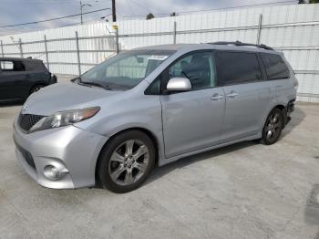  Salvage Toyota Sienna