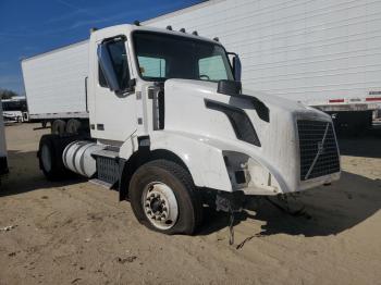  Salvage Volvo Vnl