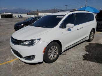  Salvage Chrysler Pacifica