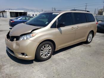  Salvage Toyota Sienna
