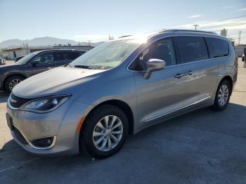  Salvage Chrysler Pacifica