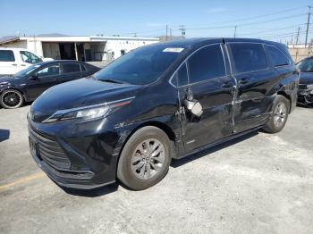  Salvage Toyota Sienna