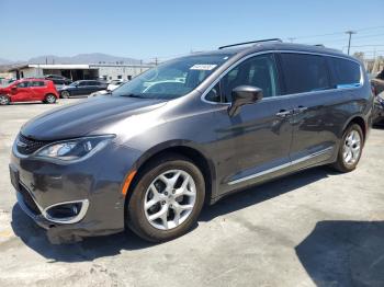  Salvage Chrysler Pacifica