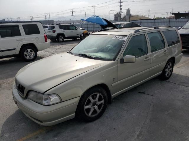  Salvage Volvo V70