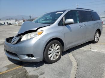  Salvage Toyota Sienna