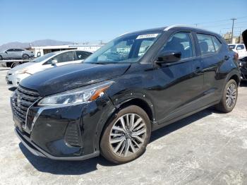  Salvage Nissan Kicks