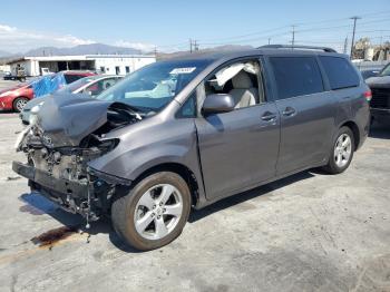  Salvage Toyota Sienna
