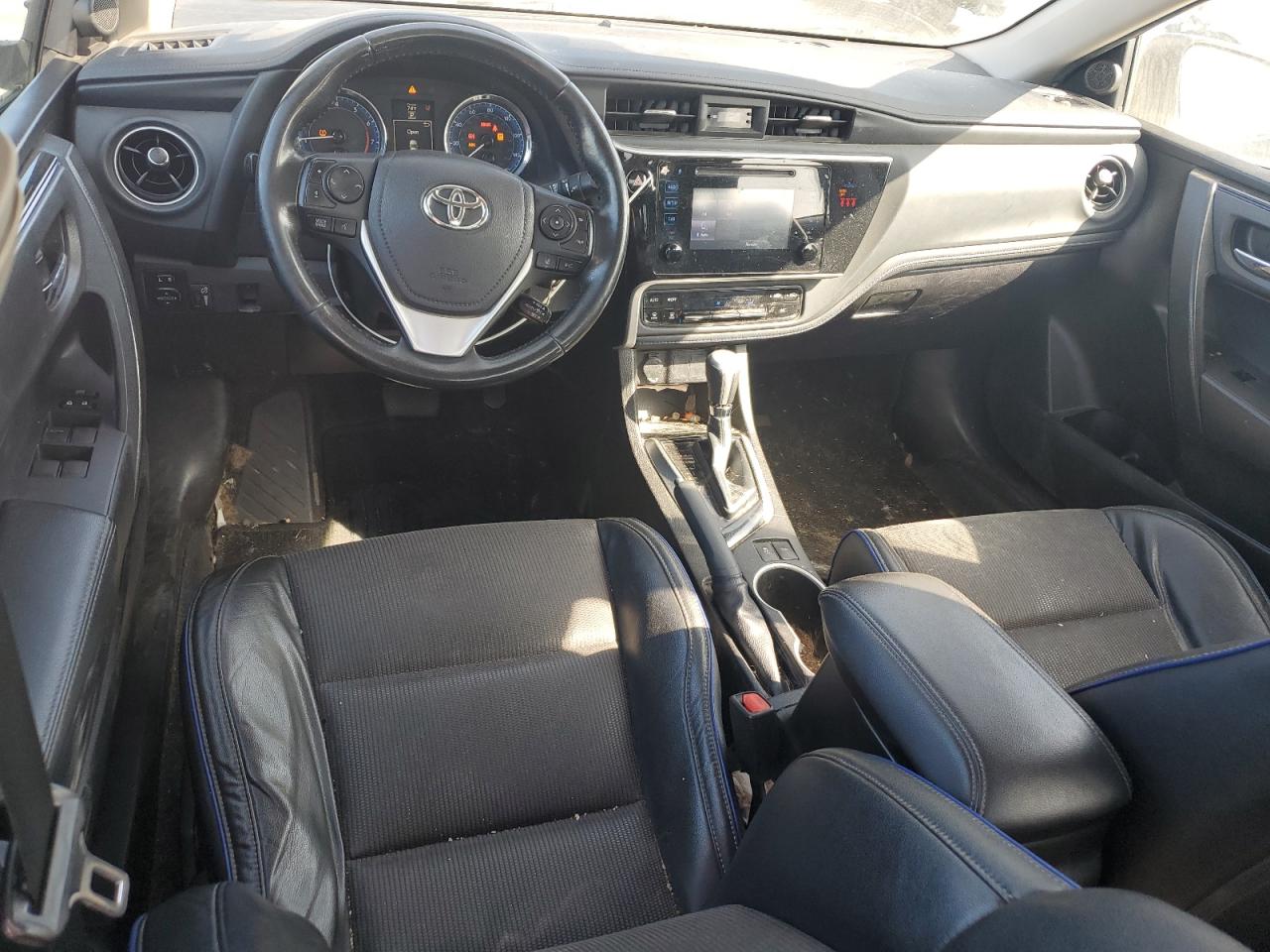 Toyota Corolla L Image 11