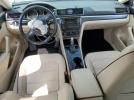 Volkswagen Passat S Image 8