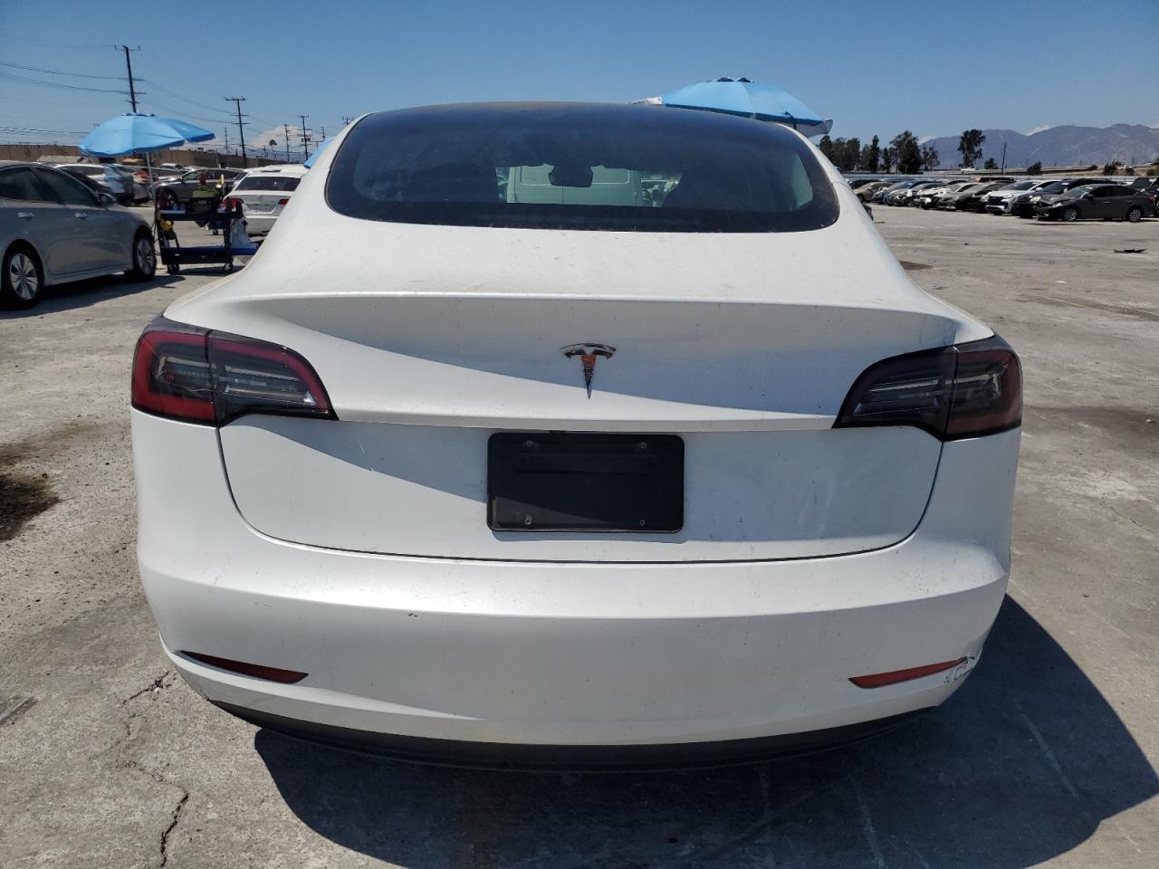 Tesla Model 3 Image 4
