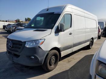  Salvage Mercedes-Benz Sprinter