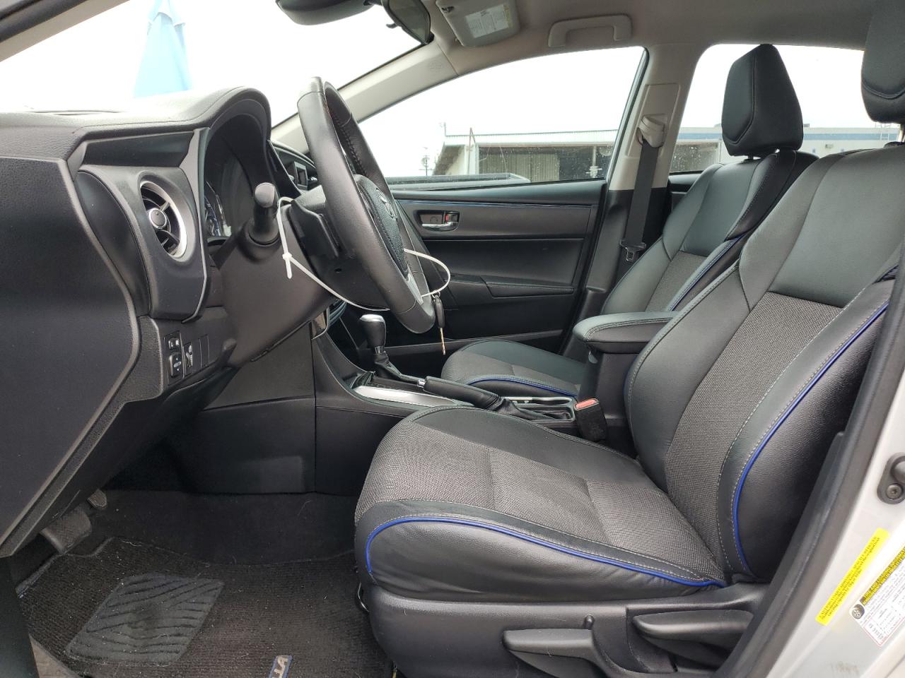 Toyota Corolla L Image 3