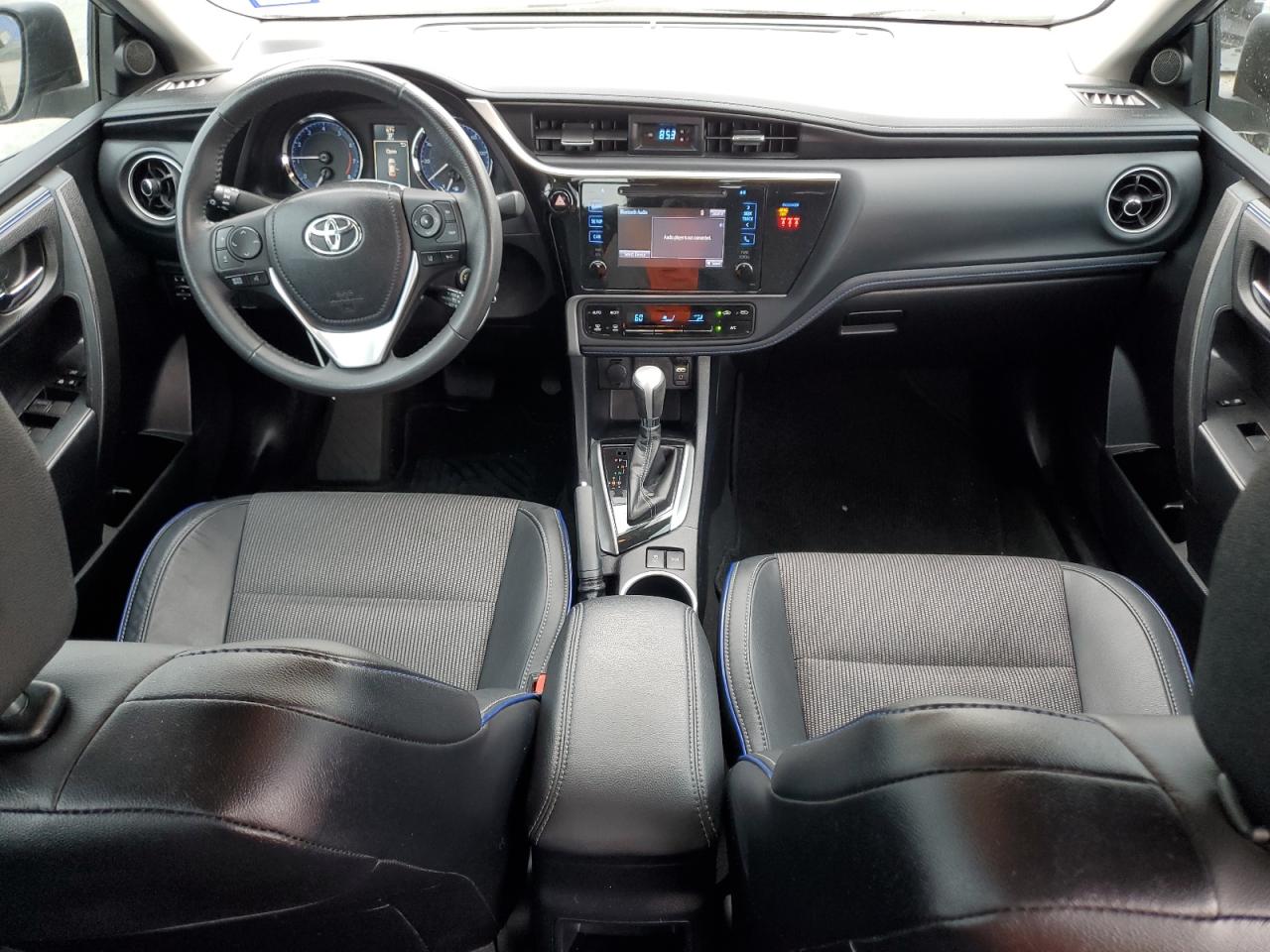 Toyota Corolla L Image 10