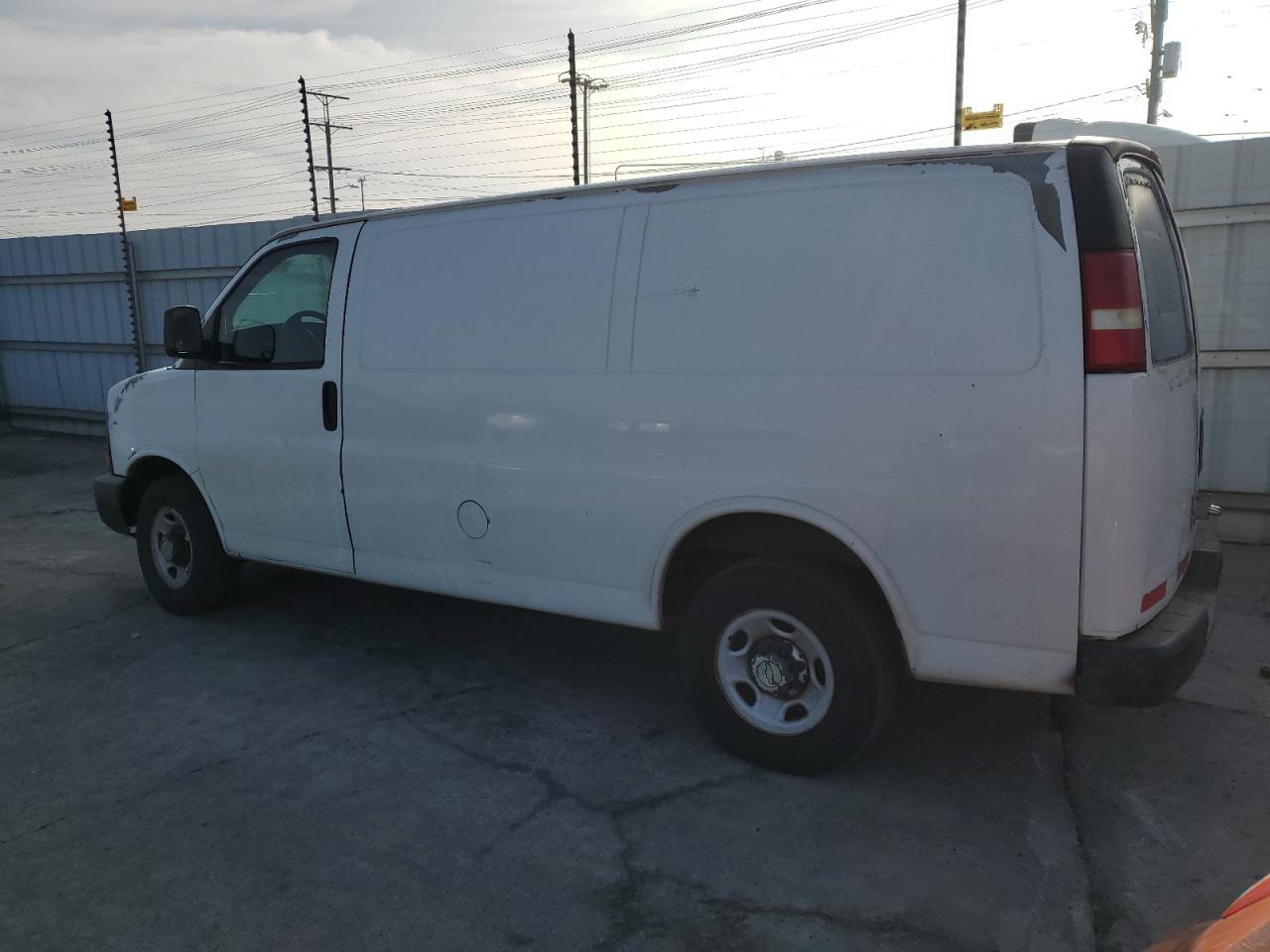 Chevrolet Express Image 3