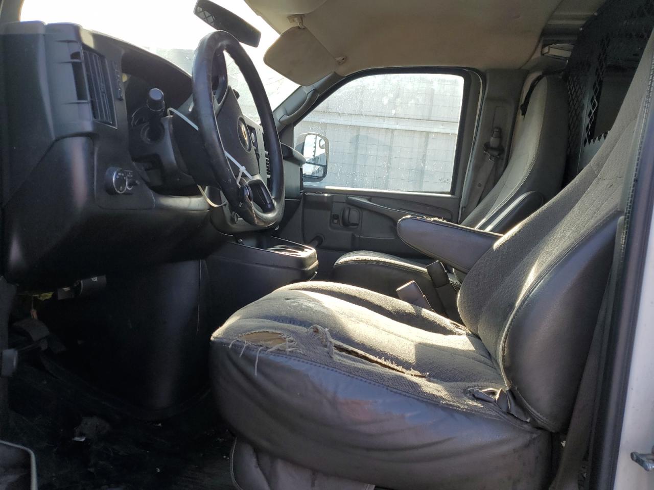 Chevrolet Express Image 11