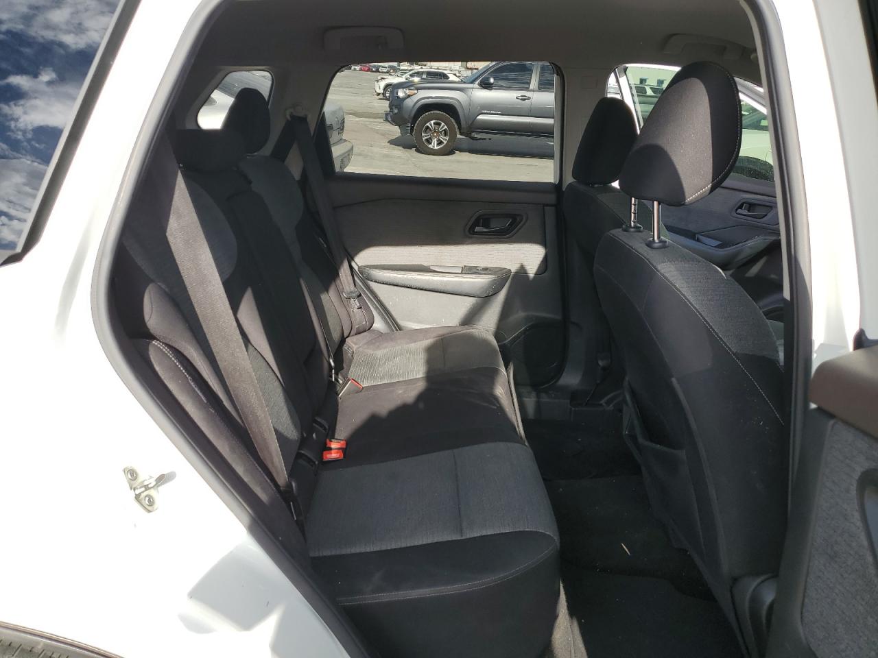 Nissan Rogue S Image 9