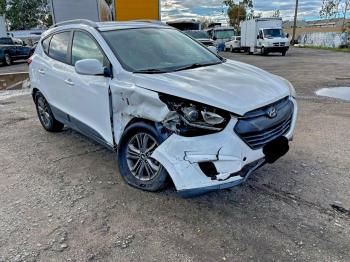  Salvage Hyundai TUCSON