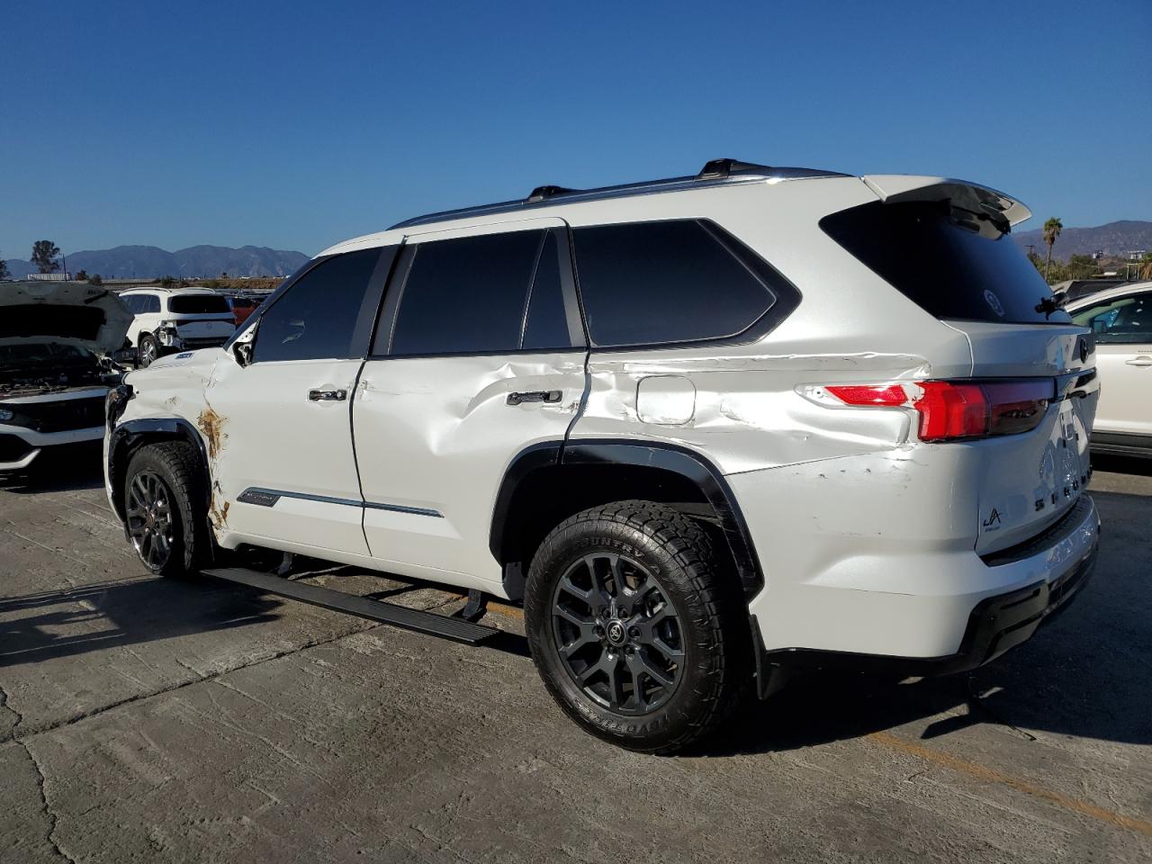 Toyota Sequoia Sr5 Image 4