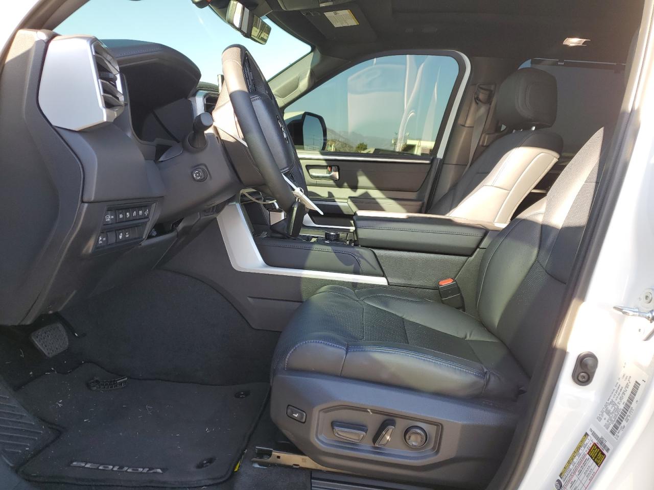 Toyota Sequoia Sr5 Image 13