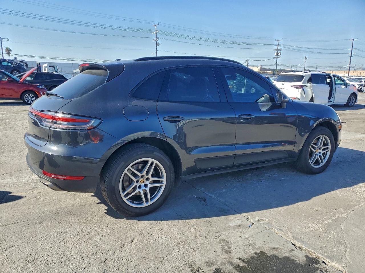 Porsche Macan Image 10