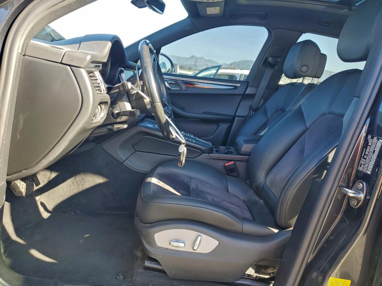 Porsche Macan Image 11