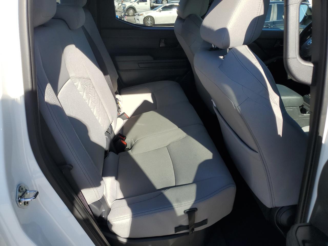 Toyota Tacoma Double Cab Image 7