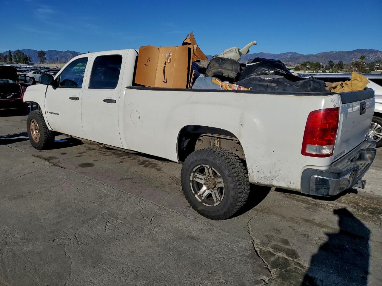 GMC Sierra C2500 Heavy Duty Image 2