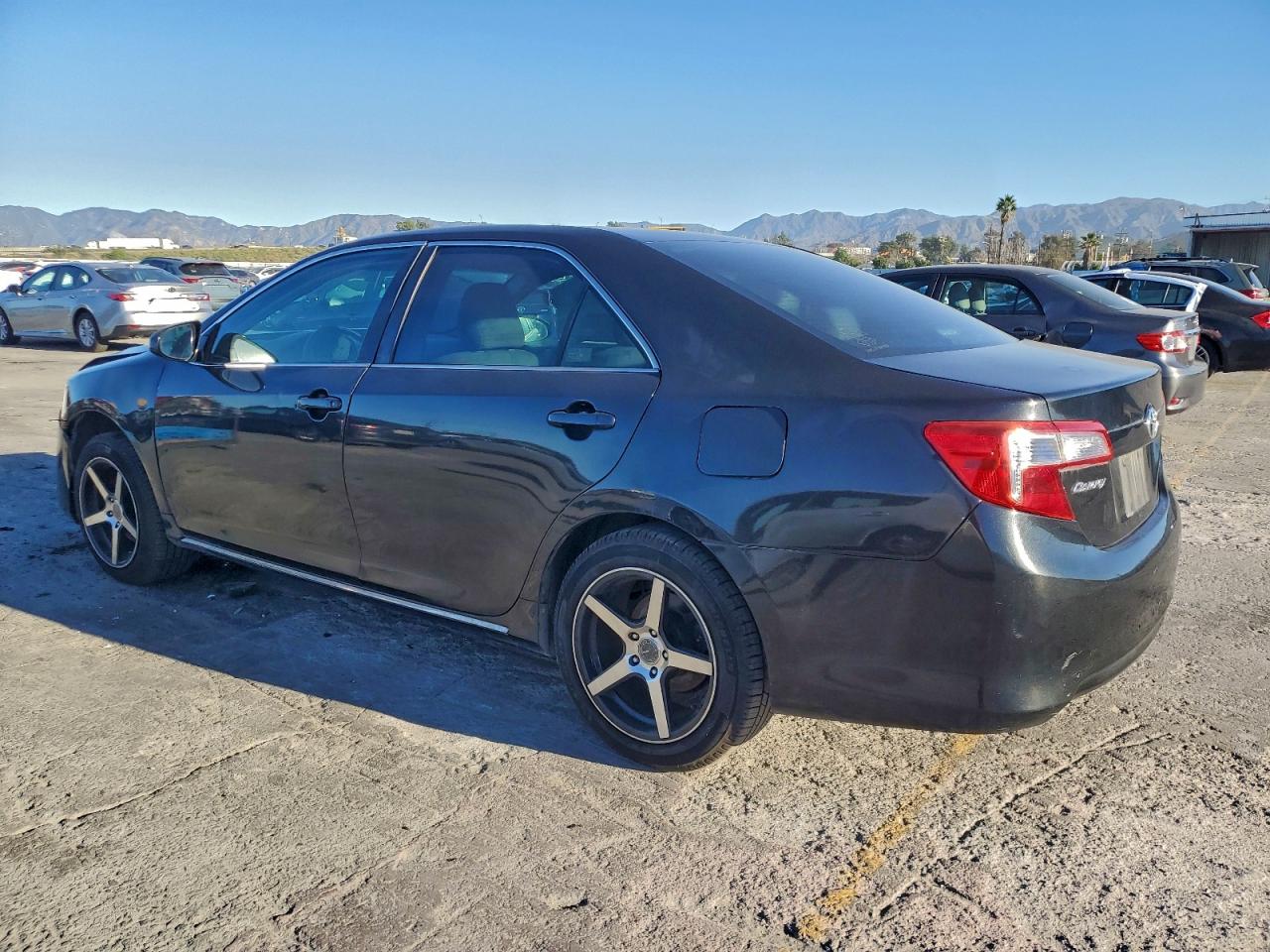 Toyota Camry Base Image 3