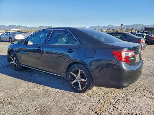 Toyota Camry Base Image 3