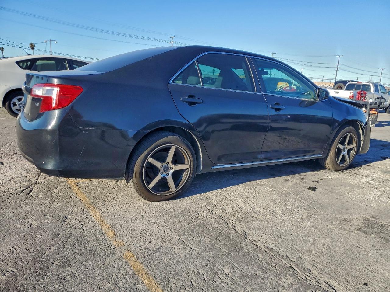 Toyota Camry Base Image 11