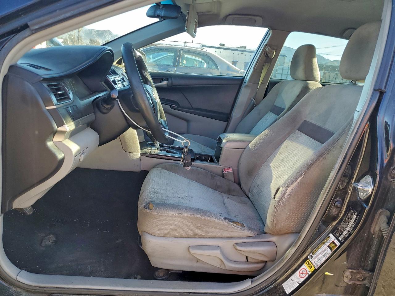 Toyota Camry Base Image 4