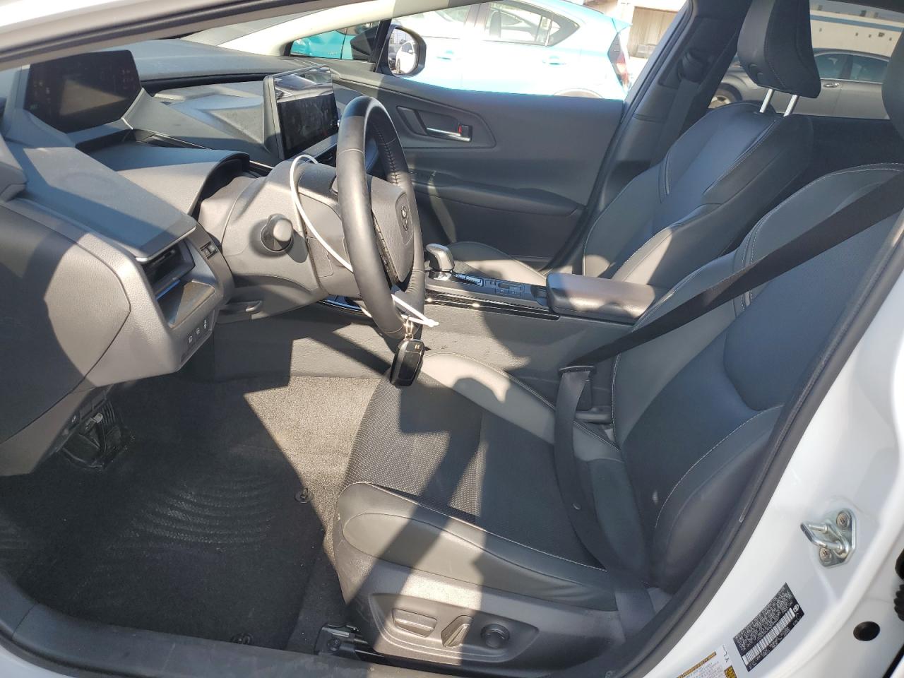 Toyota Prius Le Image 6