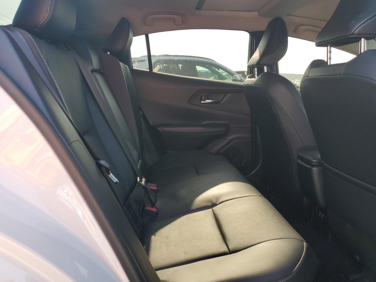 Toyota Prius Le Image 11