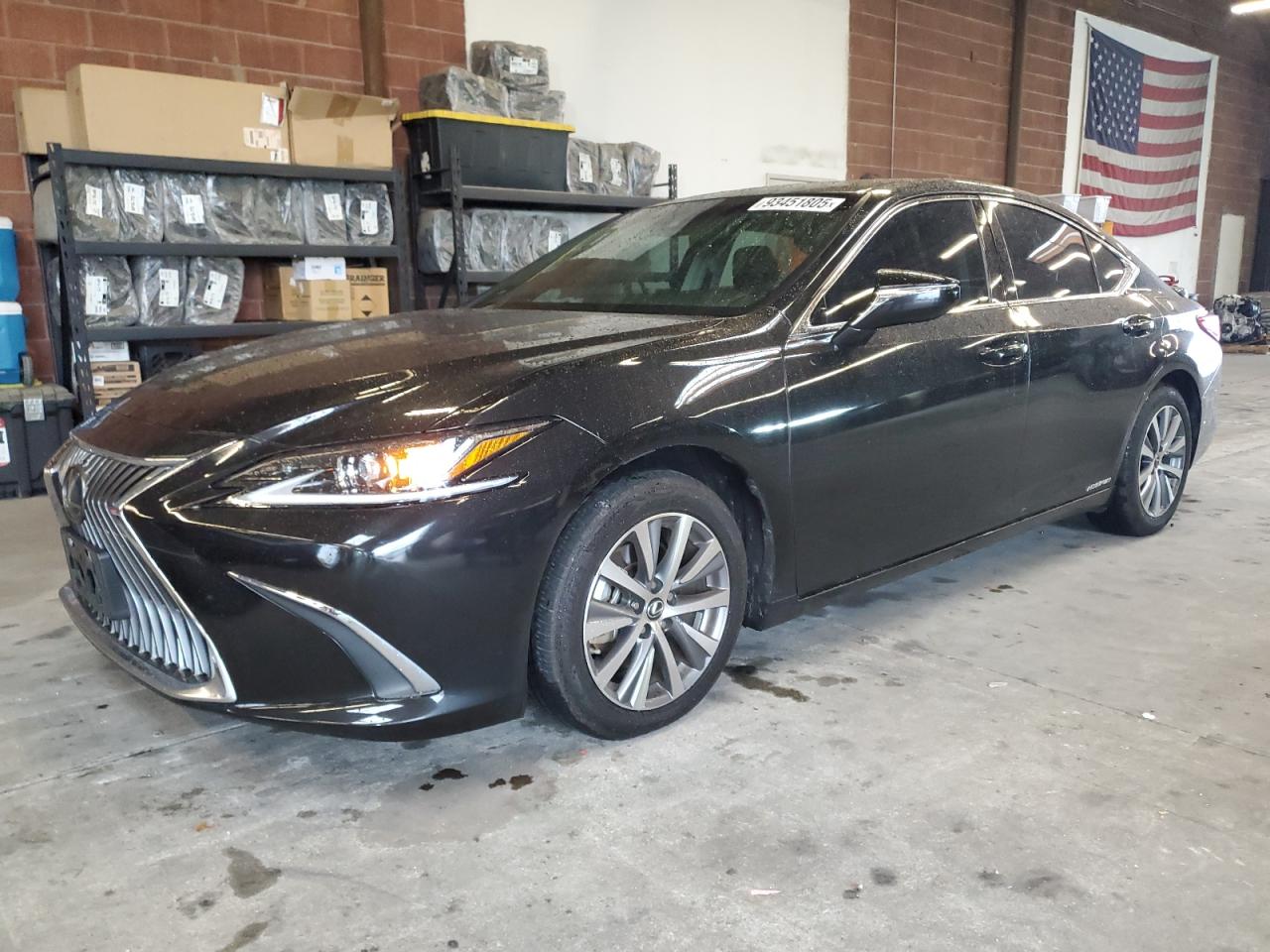Lexus Es 300h Base Image 1