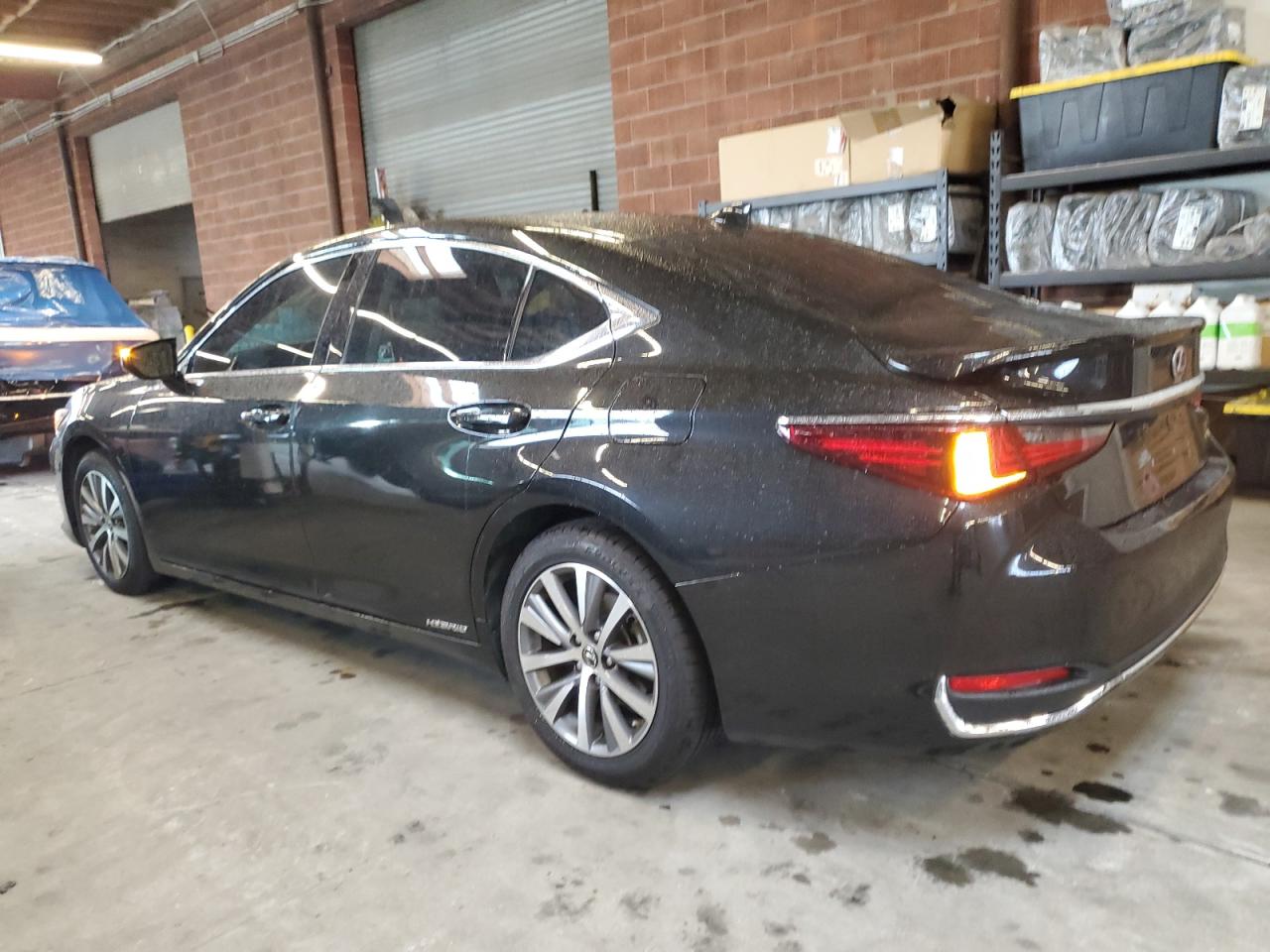Lexus Es 300h Base Image 4